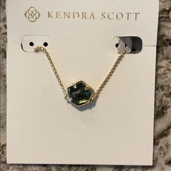 New Kendra Scott necklace - Picture 3 of 3